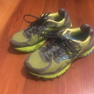 Women's Brooks adrenaline shoes size 7.