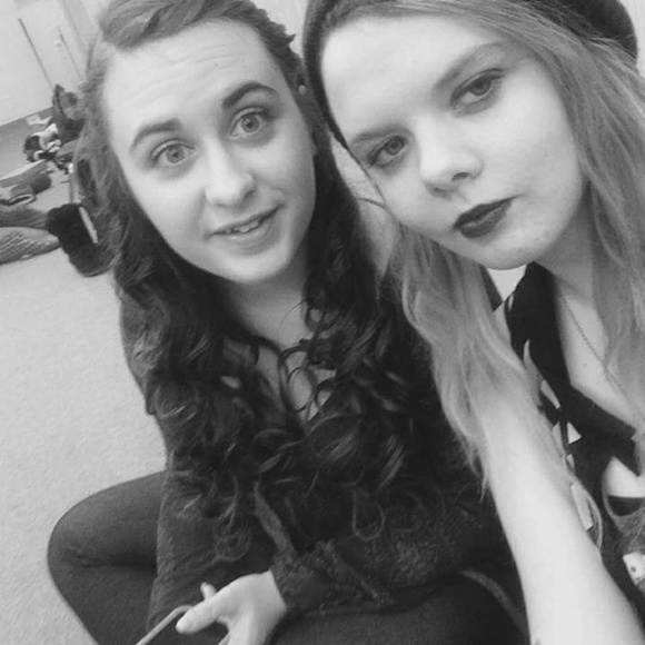 Meet your Posher, Amanda - Picture 1 of 1