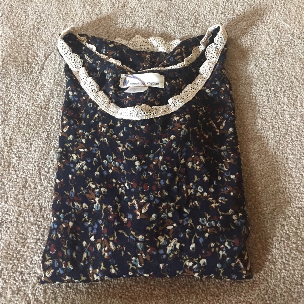 Super cute floral bohemian top
