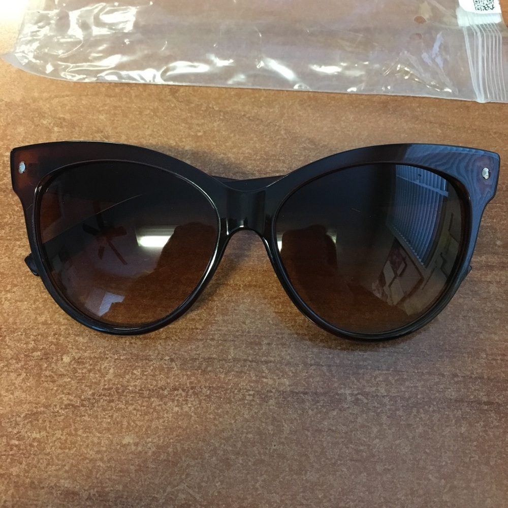 Cat eye sunglasses