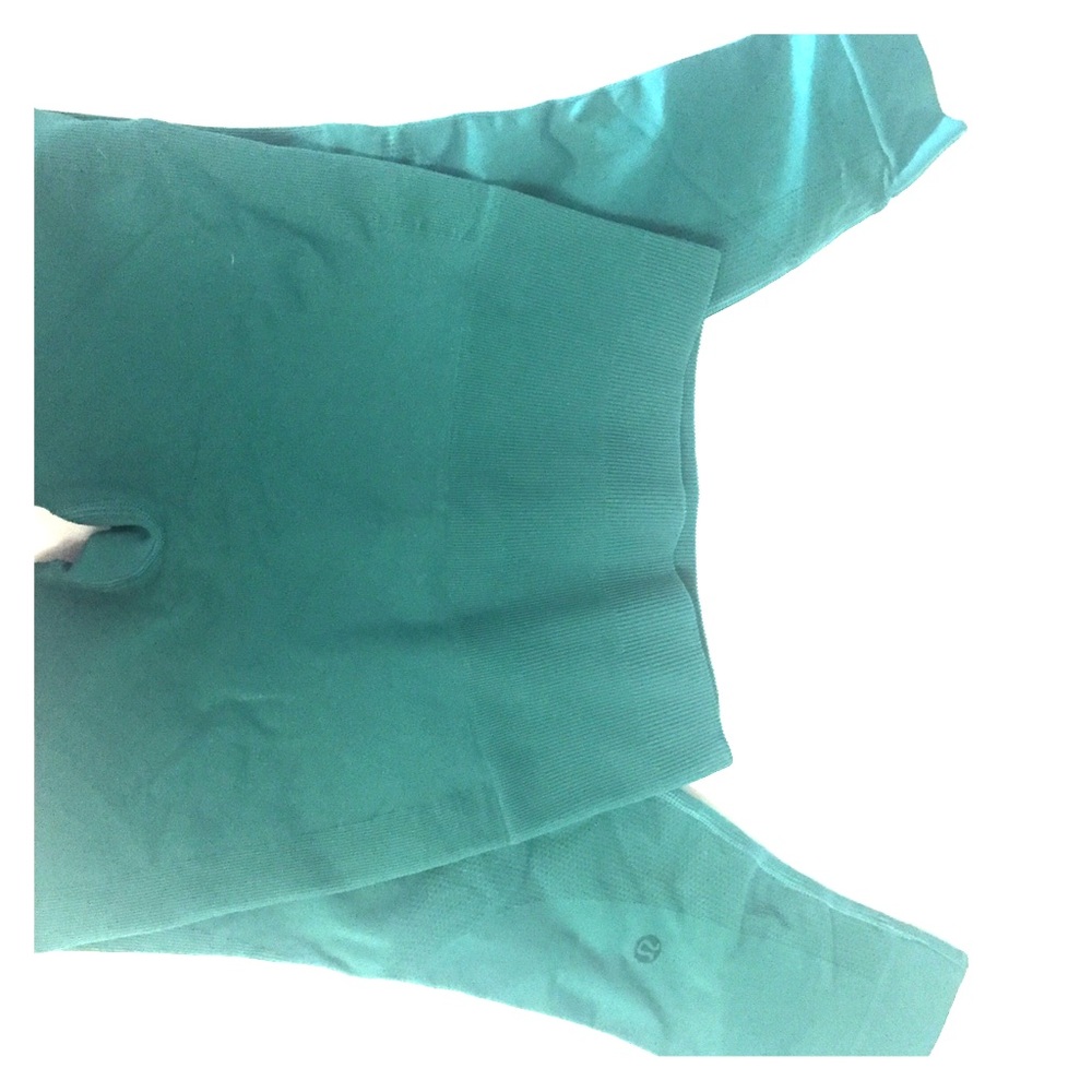 Lululemon Zone In 21" Crop Sz 4