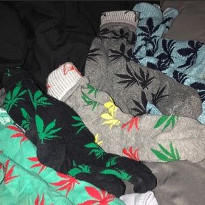 Weed leaf socks (5)