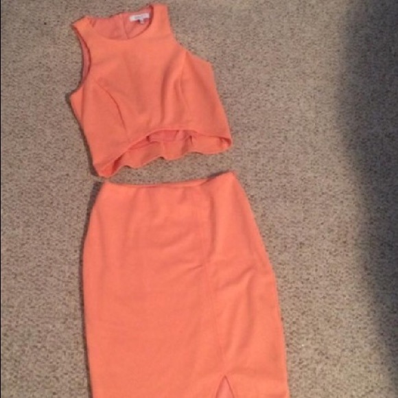 Lucy Paris peach body con - Picture 4 of 5