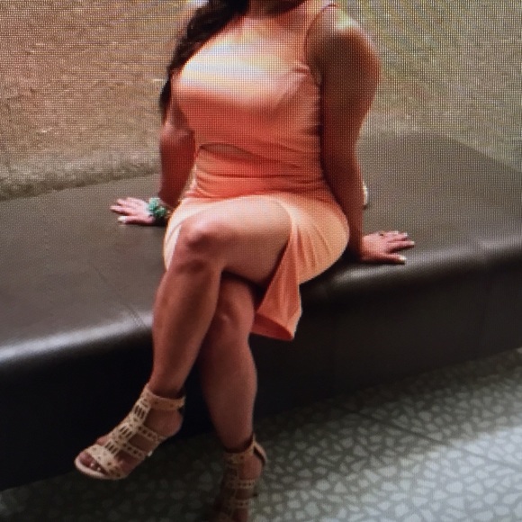 Lucy Paris peach body con - Picture 3 of 5