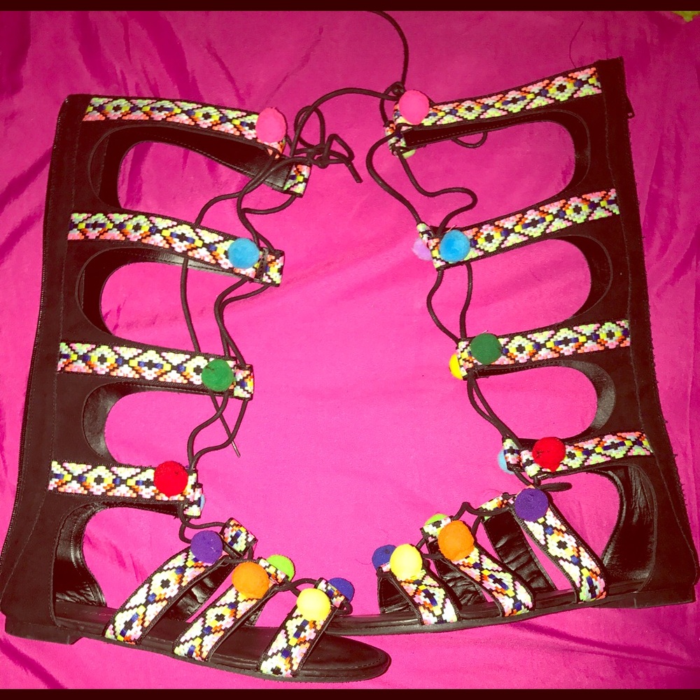 Super cute sandals !!!!💛💛😍