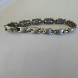 Industrial style bracelet