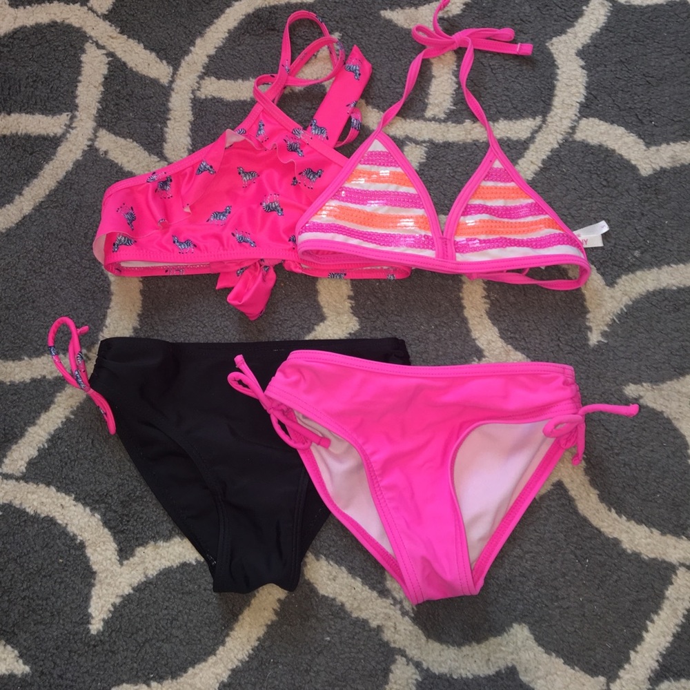 2 bikinis