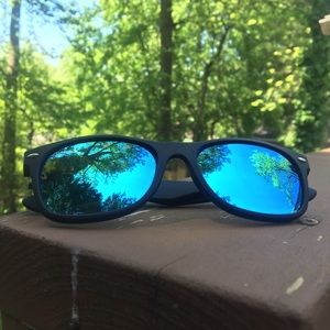 •Ray-Ban New Wayfarer Sunglasses•