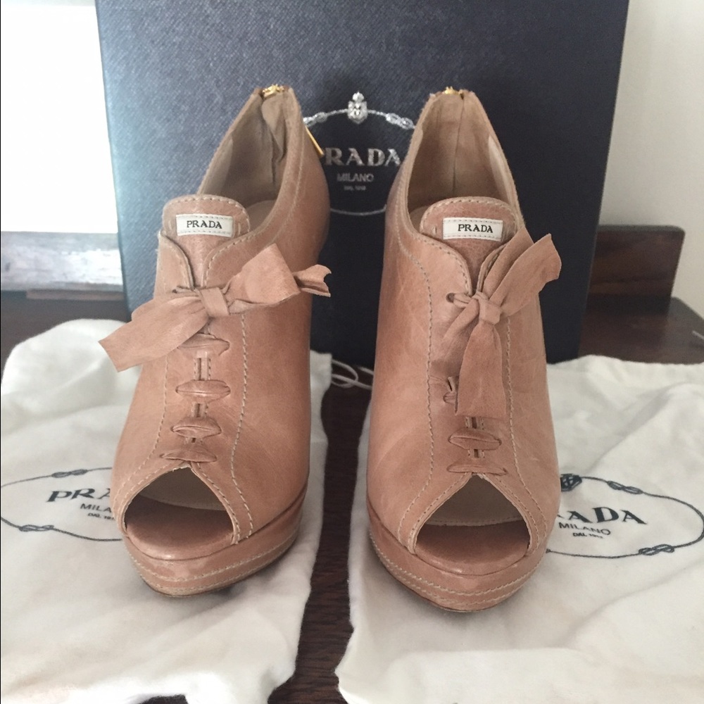 Gorgeous Prada Vitello Visone heels