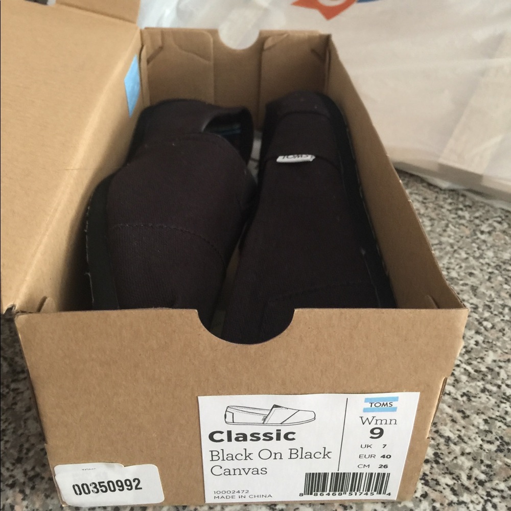 Toms Shoes