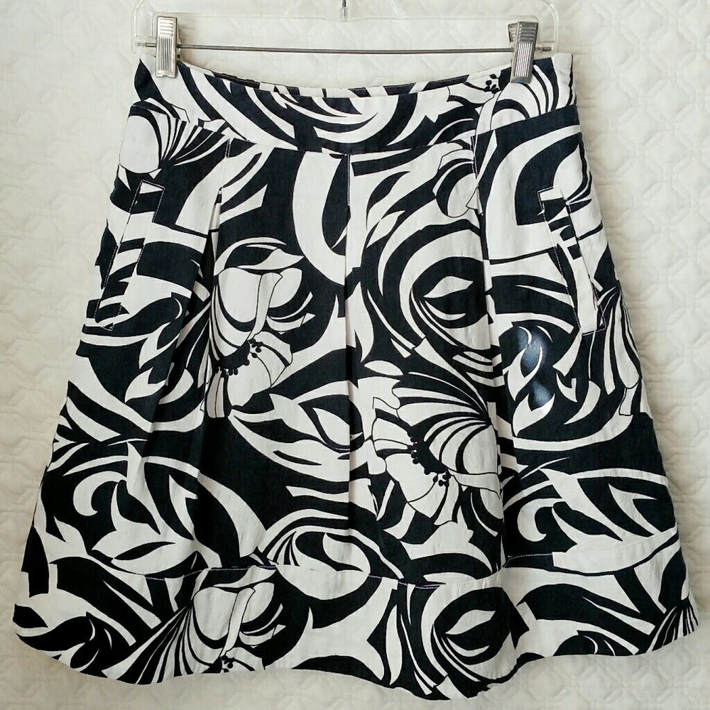 White House/Black Market Fully Lined Midi Skirt