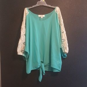 Cute blouse that knots in the front