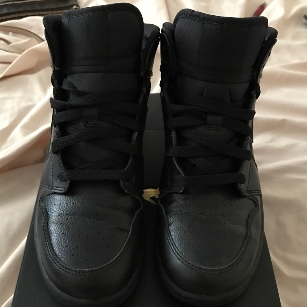 Youth Nike Air Jordan 1 Mid BG