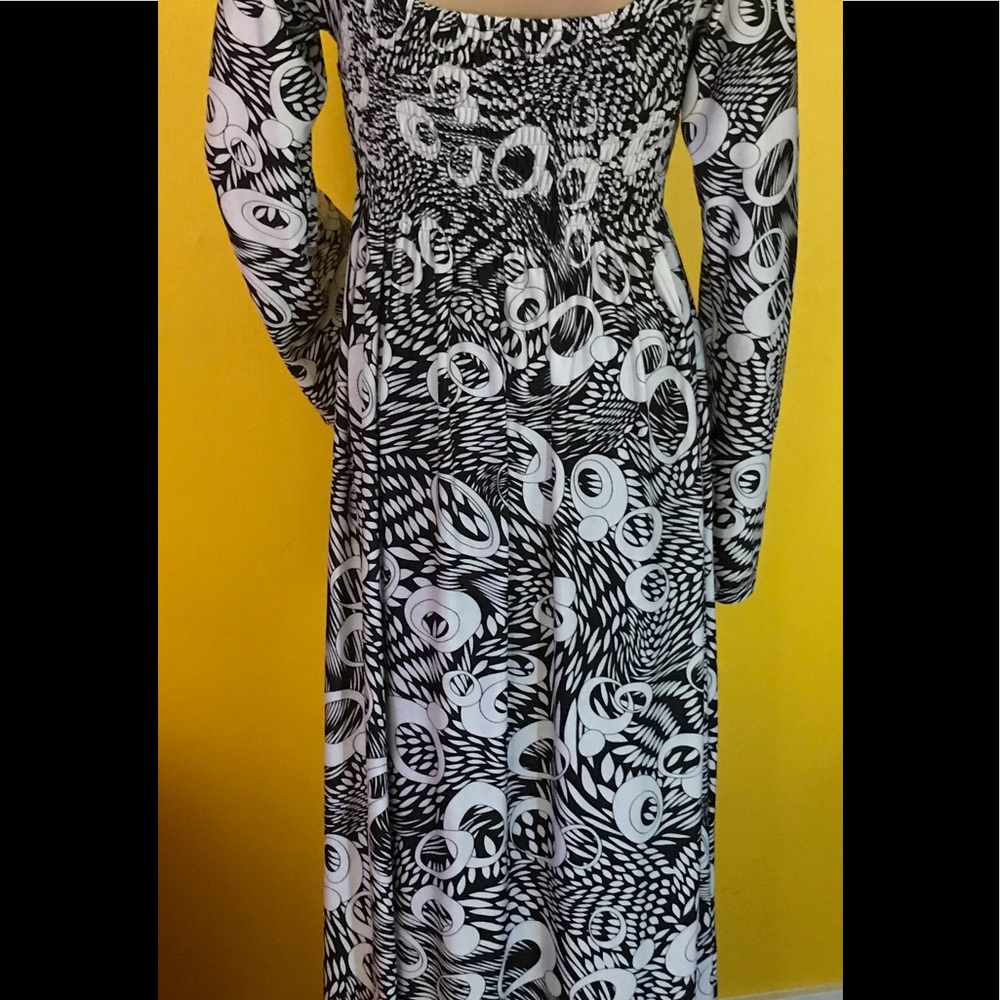 Dress - Picture 3 of 4