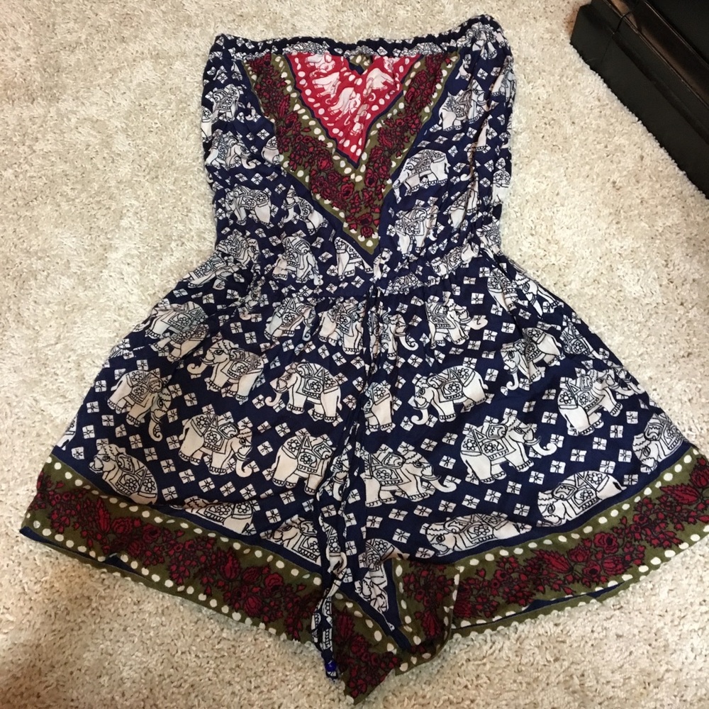 super cute elephant romper!