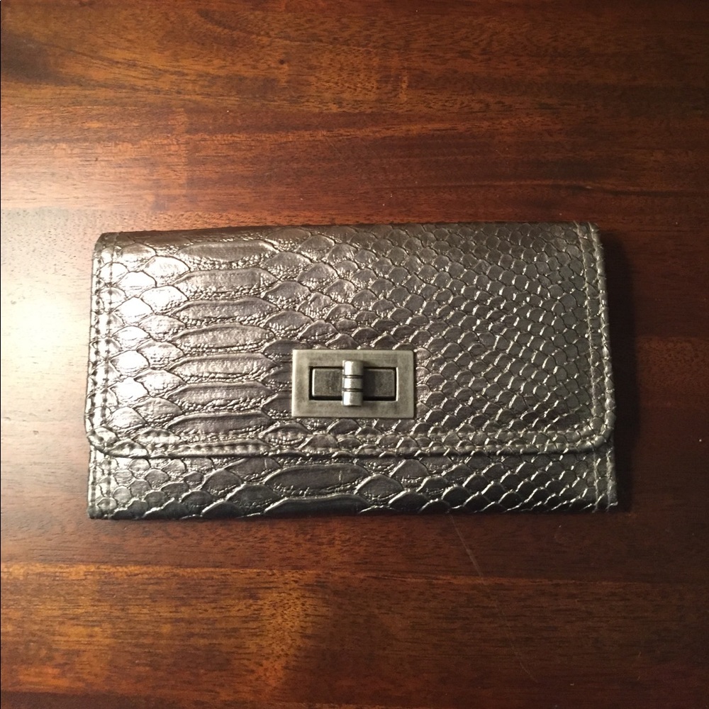 Silver faux Snakeskin trifold wallet clutch