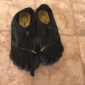 Vibram five fingers tennis shoes