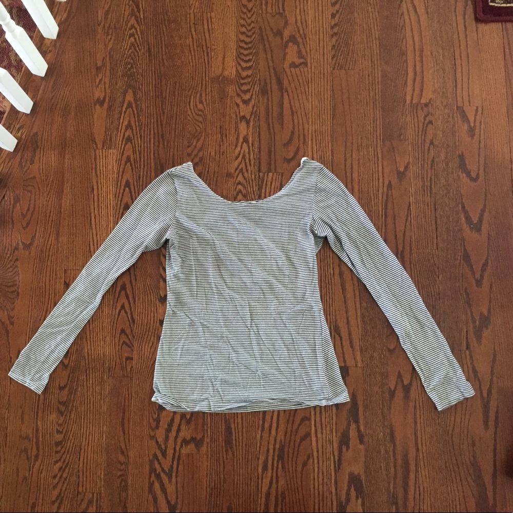 Long sleeve open back shirt