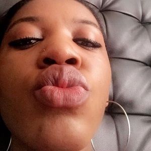 Meet your Posher, Rolanda