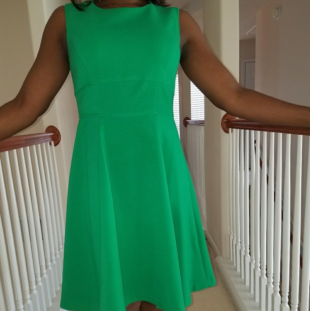 Gorgeous Green Dress w/Flare skirt!