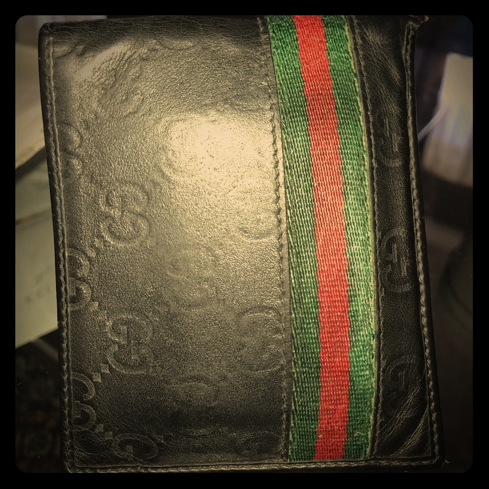 Pre-owned authentic Gucci Wallet