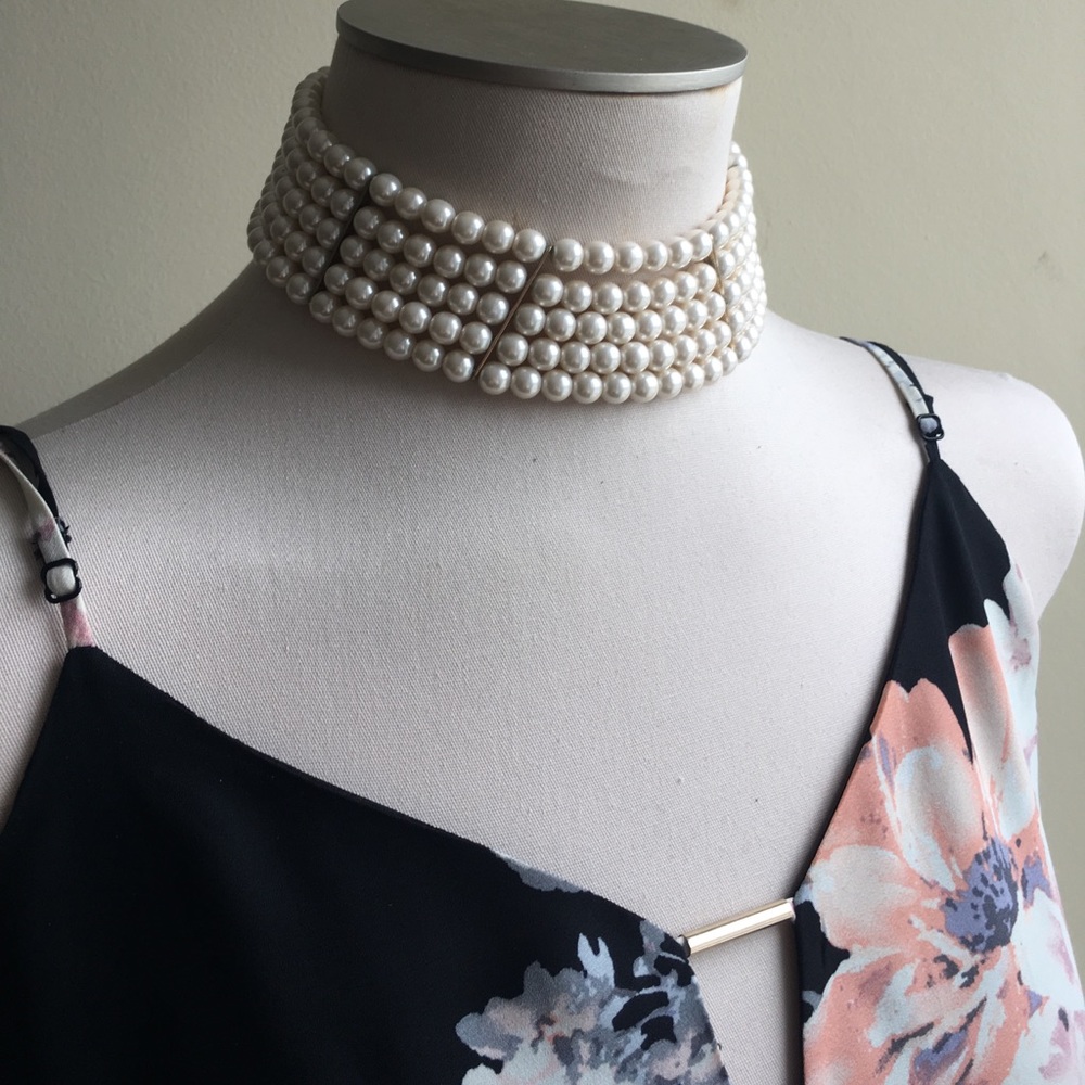 Pearl choker necklace