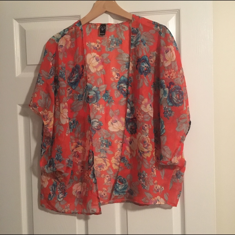 Beautiful floral kimono!