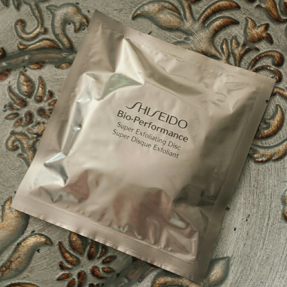 2 x Shiseido Bio-Pformance exfoliating disc.