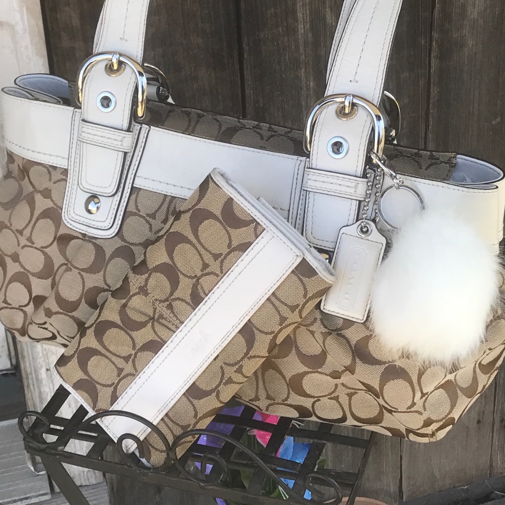 🌺Beautiful COACH Bag & Wallet 🌺! True Classic!!