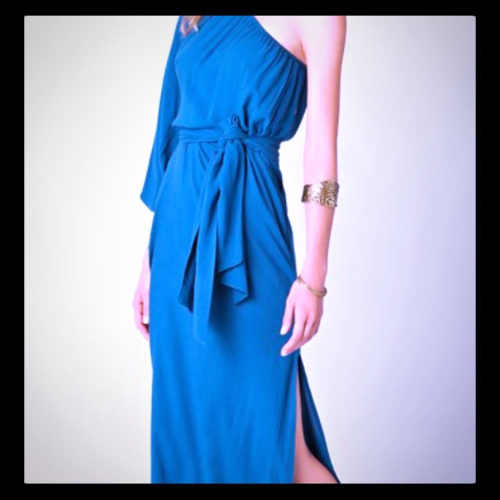 INDAH ONE SHOULDER MAXI