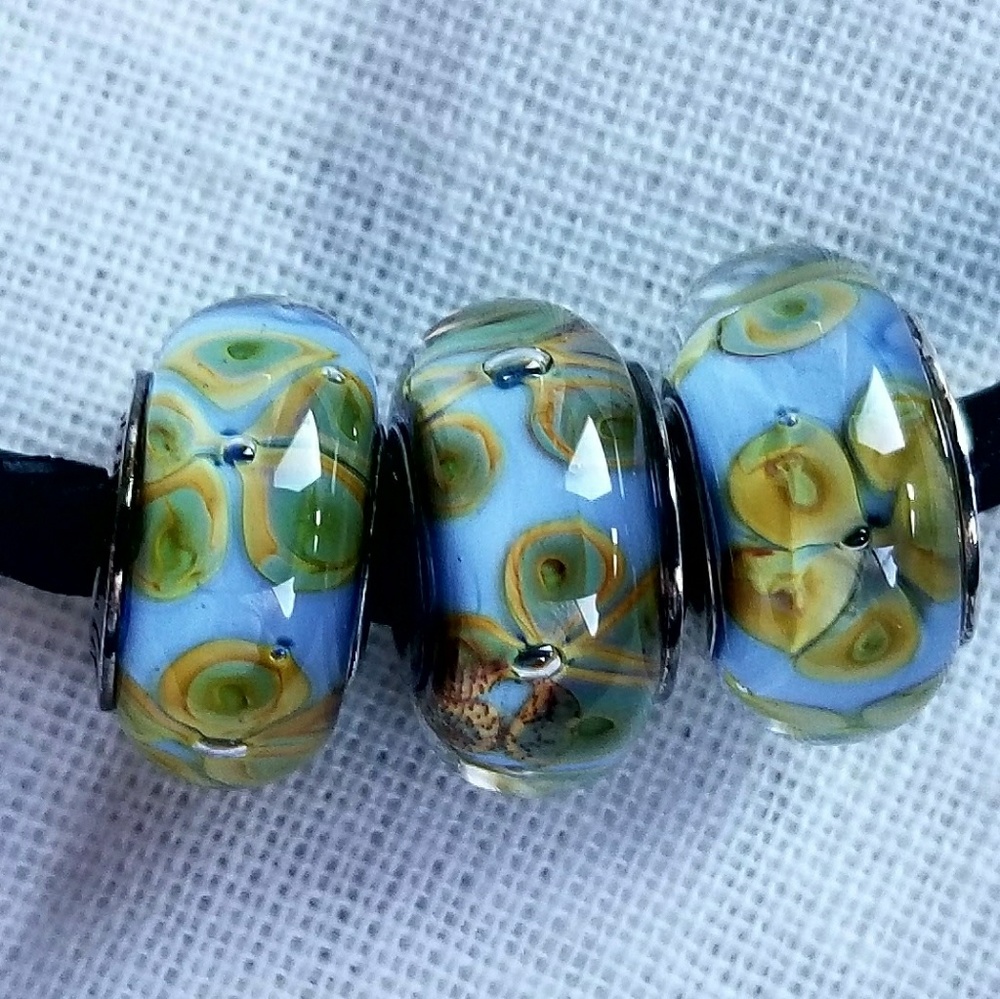Glass bead