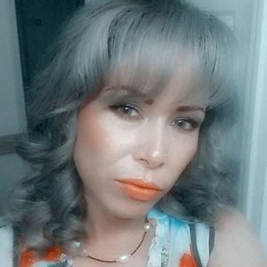 Meet your Posher, Carolina