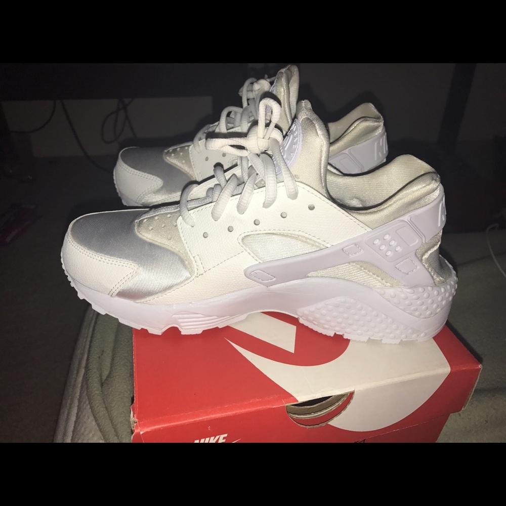 Hurraches all white shoes - Picture 2 of 2