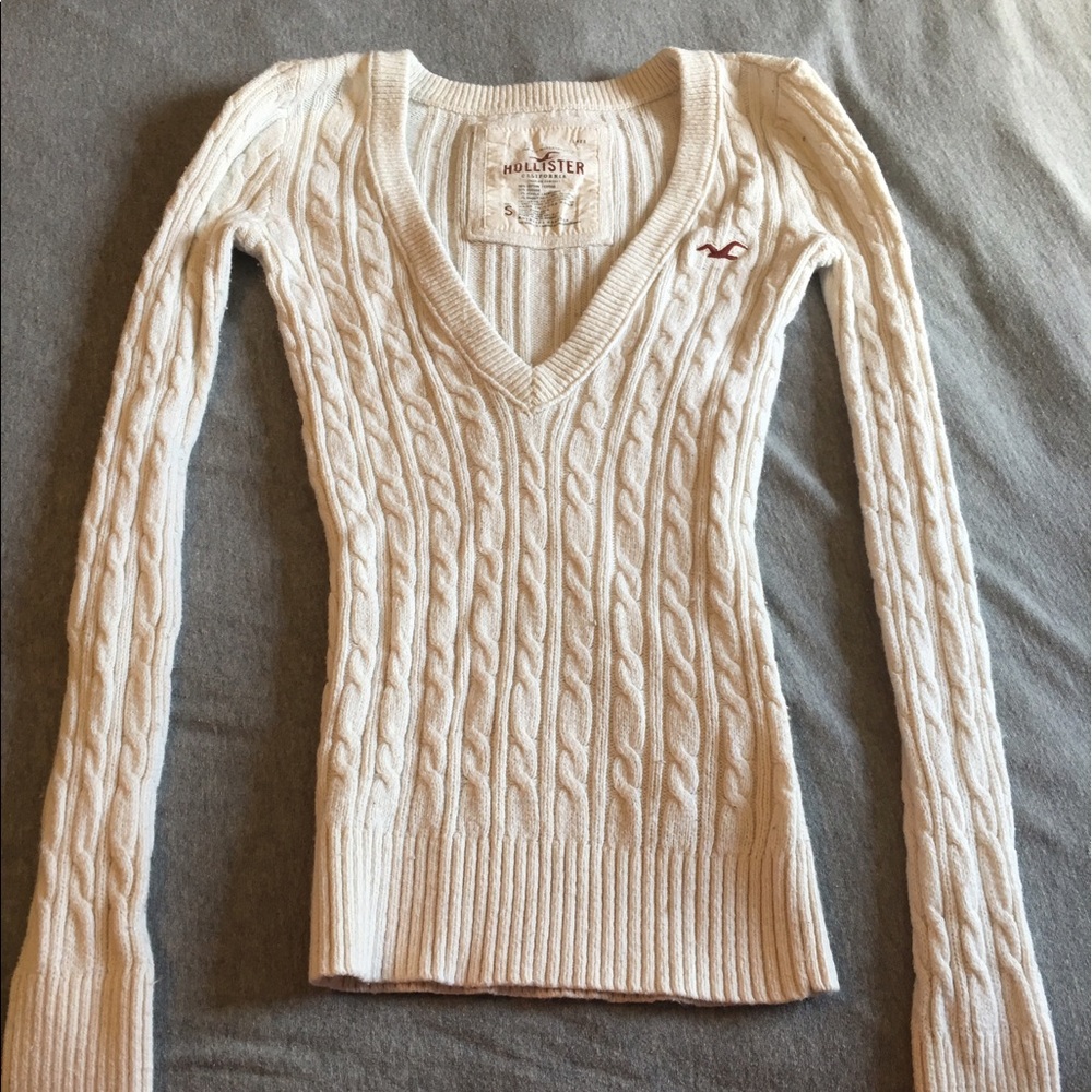 Hollister off white sweater. Size small.