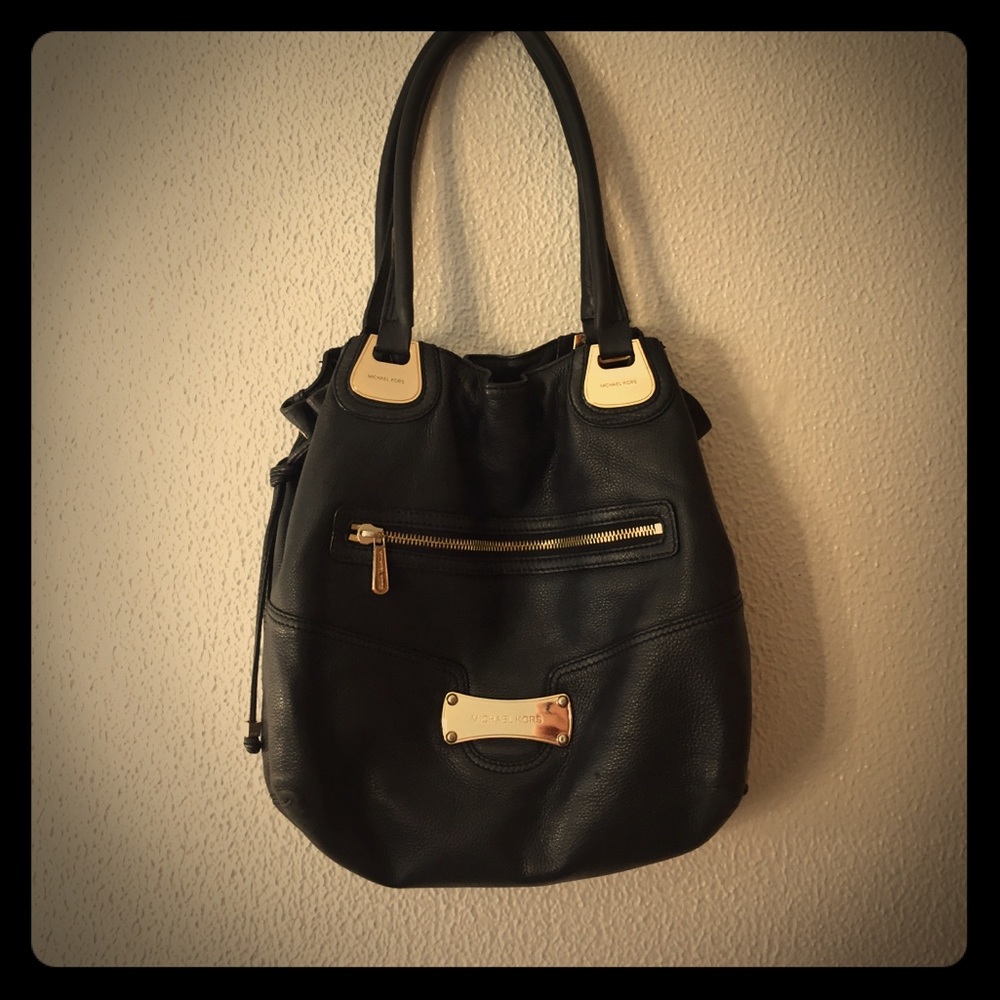 MICHAEL KORS BLACK SHOULDER BAG