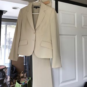 6p - Anne Klein two button classic suit.