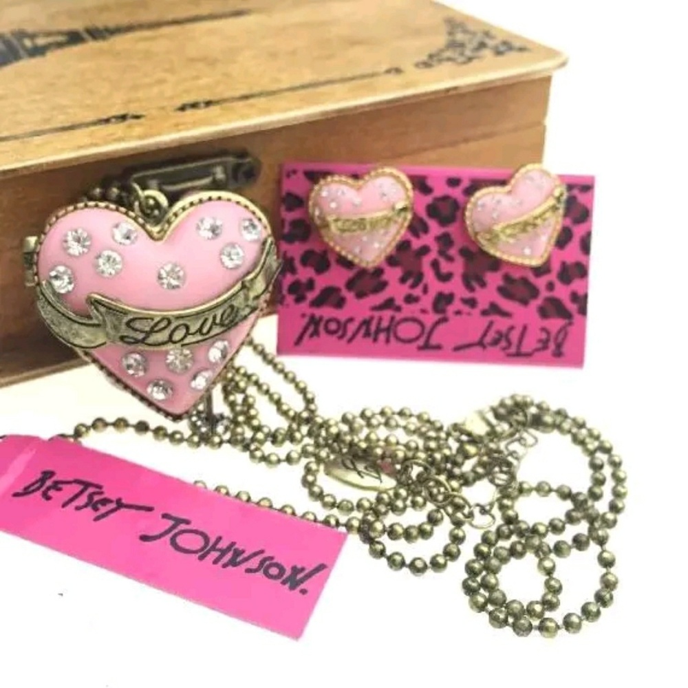 ♠️Betsey Johnson "True Love" Hearts Locket Set
