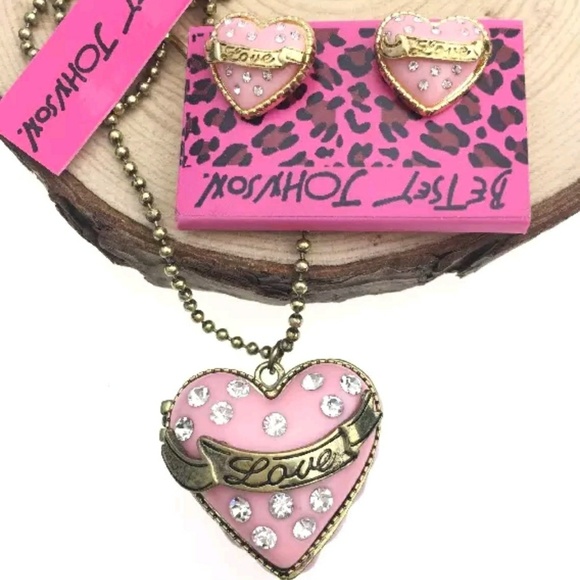 ♠️Betsey Johnson "True Love" Hearts Locket Set - Picture 3 of 7