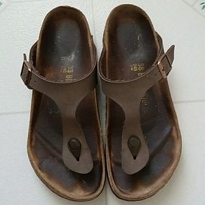 Brown Gizeh Birkenstocks
