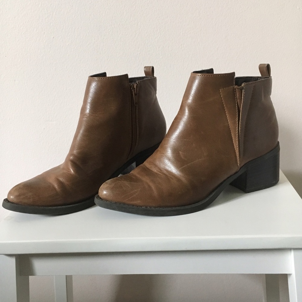 Topshop brown pointed toe Chelsea boot 7