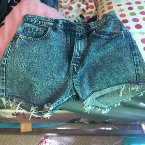 High waisted Levi shorts
