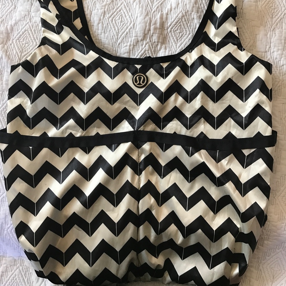 Lululemon Chevron Black & White Savasana bag