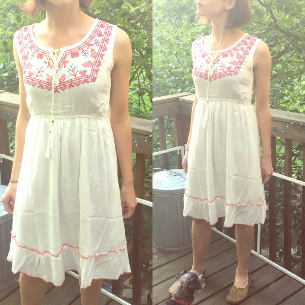 Embroidered pattern white midi sleeveless dress