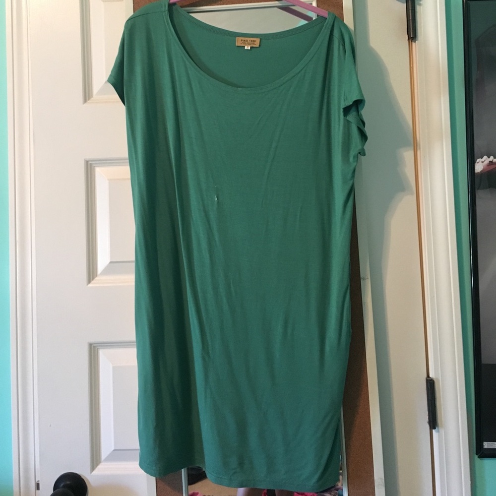 short sleevepiko dress.