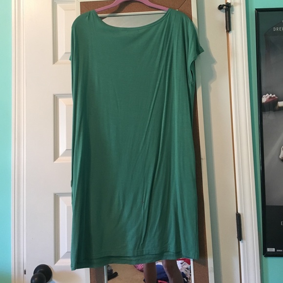 short sleevepiko dress. - Picture 2 of 2