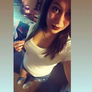 Meet your Posher, Leticia