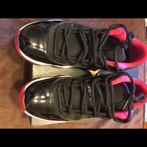 Jordan's (11 retro low) breds