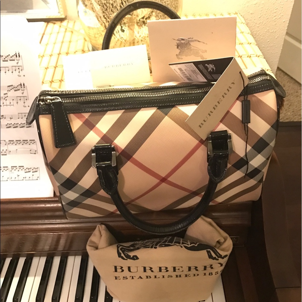 🏆🎉SOLD🏆🎉Authentic Burberry Nova