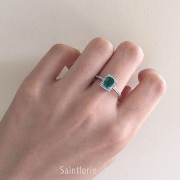 0.7 Carat Emerald Engagement Ring