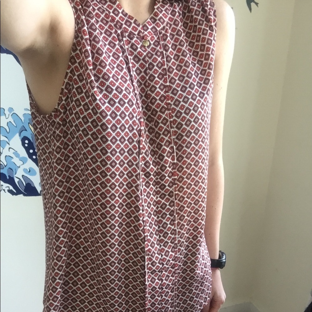 Banana Republic geometric print sleeveless blouse.